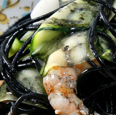 Receta: Ensalada de pasta con langostinos y sepia