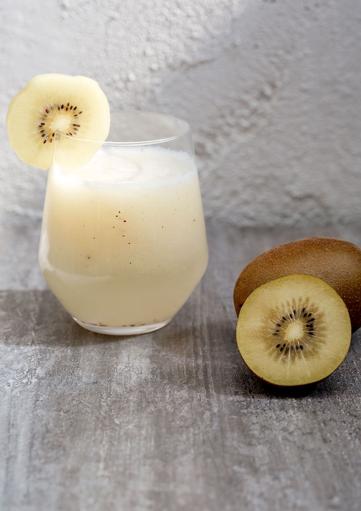 Recetas saludables y sostenibles: zumo de kiwi y piña