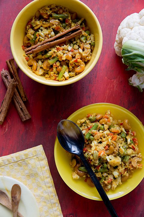 arroz con coliflor con verduras y especias