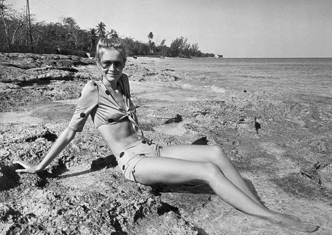 model twiggy at the beach