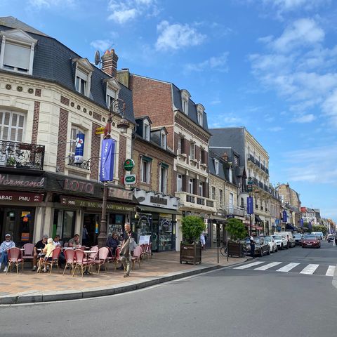 shopping in deauville
