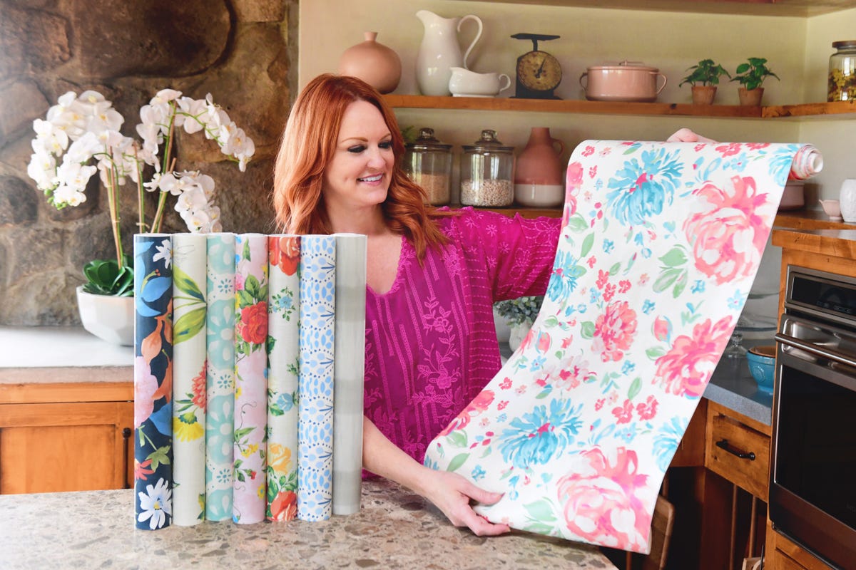 The Pioneer Woman Wallpaper at Walmart - How to Buy Ree Drummond's New