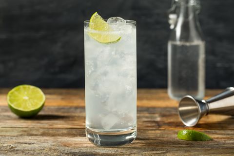 cóctel refrescante con tequila ranchero frío