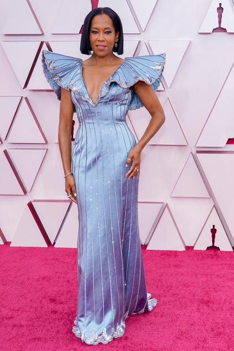 regina king in louis vuitton at the oscars in 2021