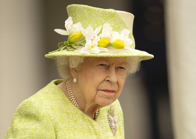 daily express rota picture her majesty the queen during her visit to the royal australian air force memorial, at runnymede picture by steve reigate 3132021