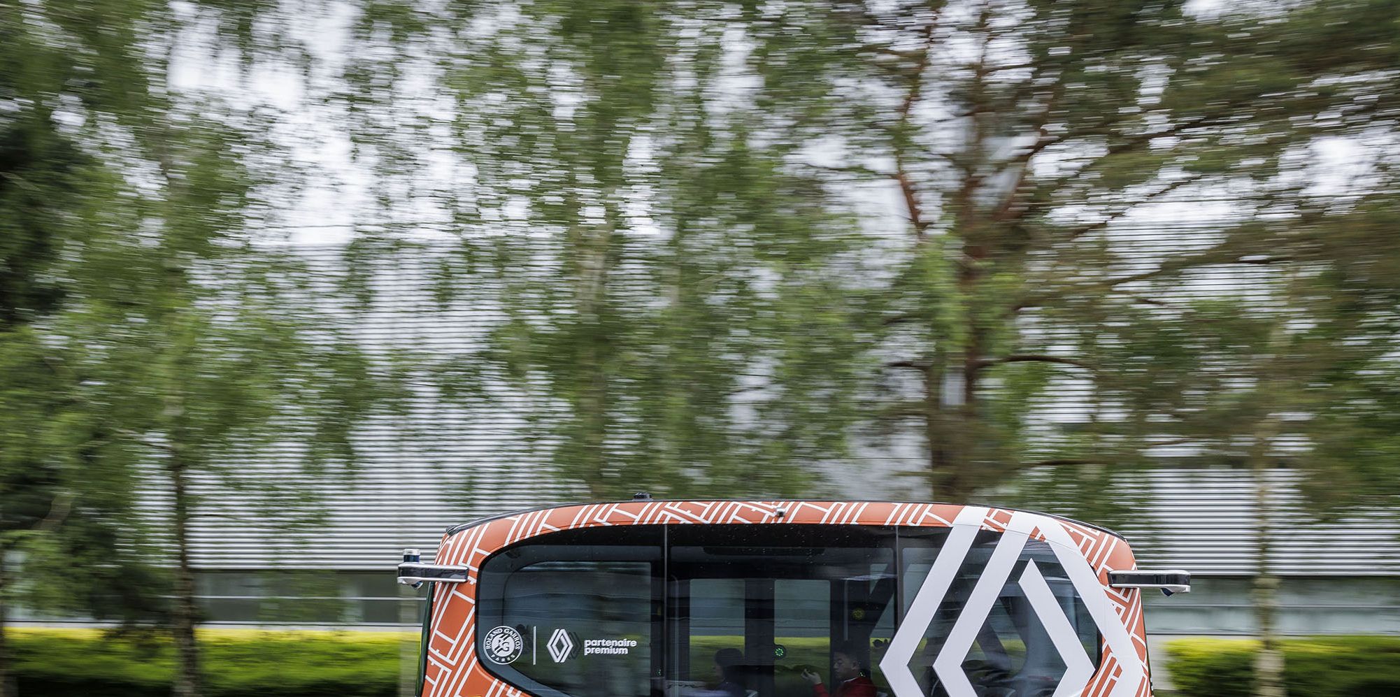 This Carmaker Is Still Betting on Driverless Buses
