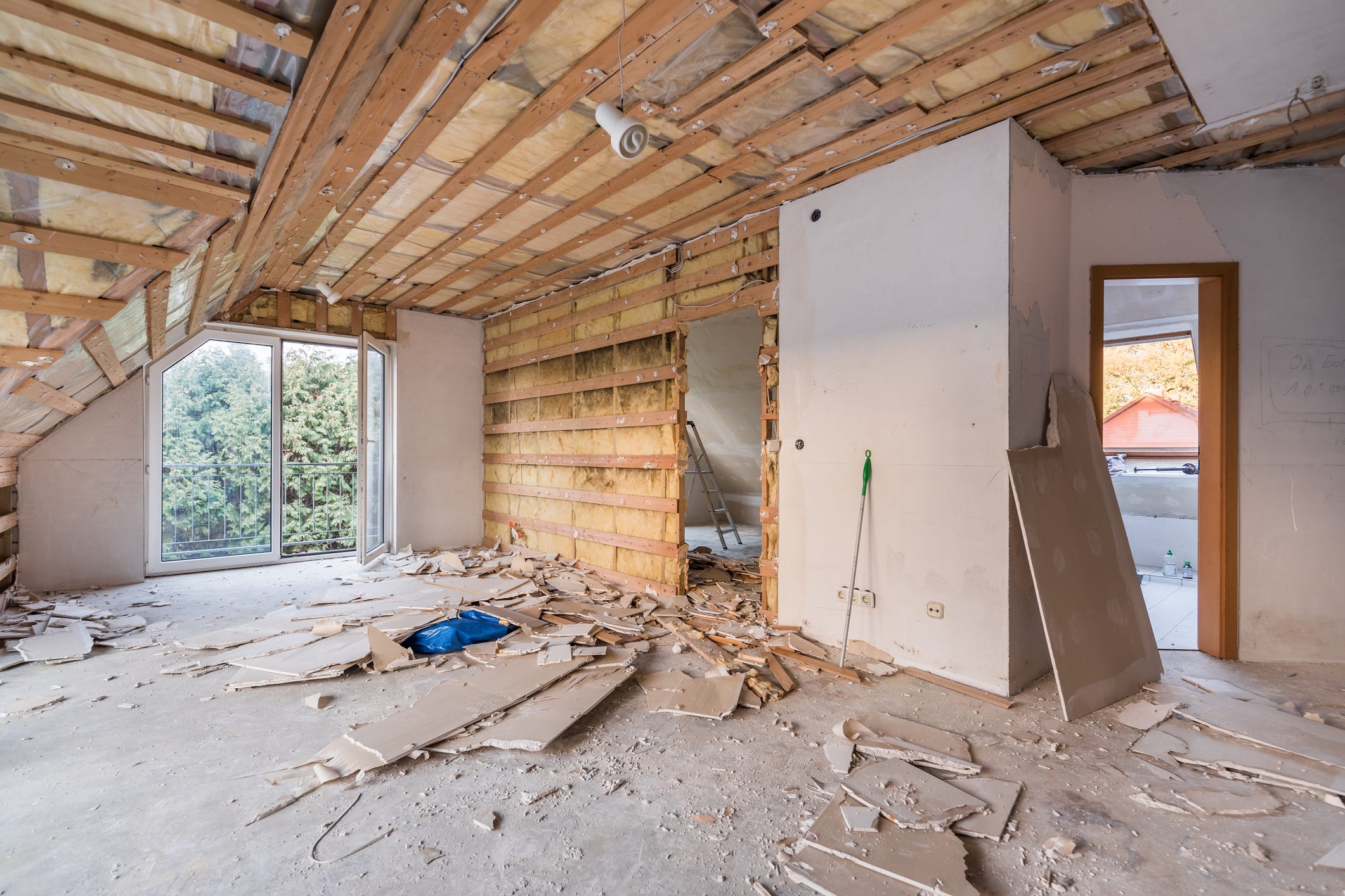 Is It Better to Renovate or Move? Here's What Real Estate Experts Think