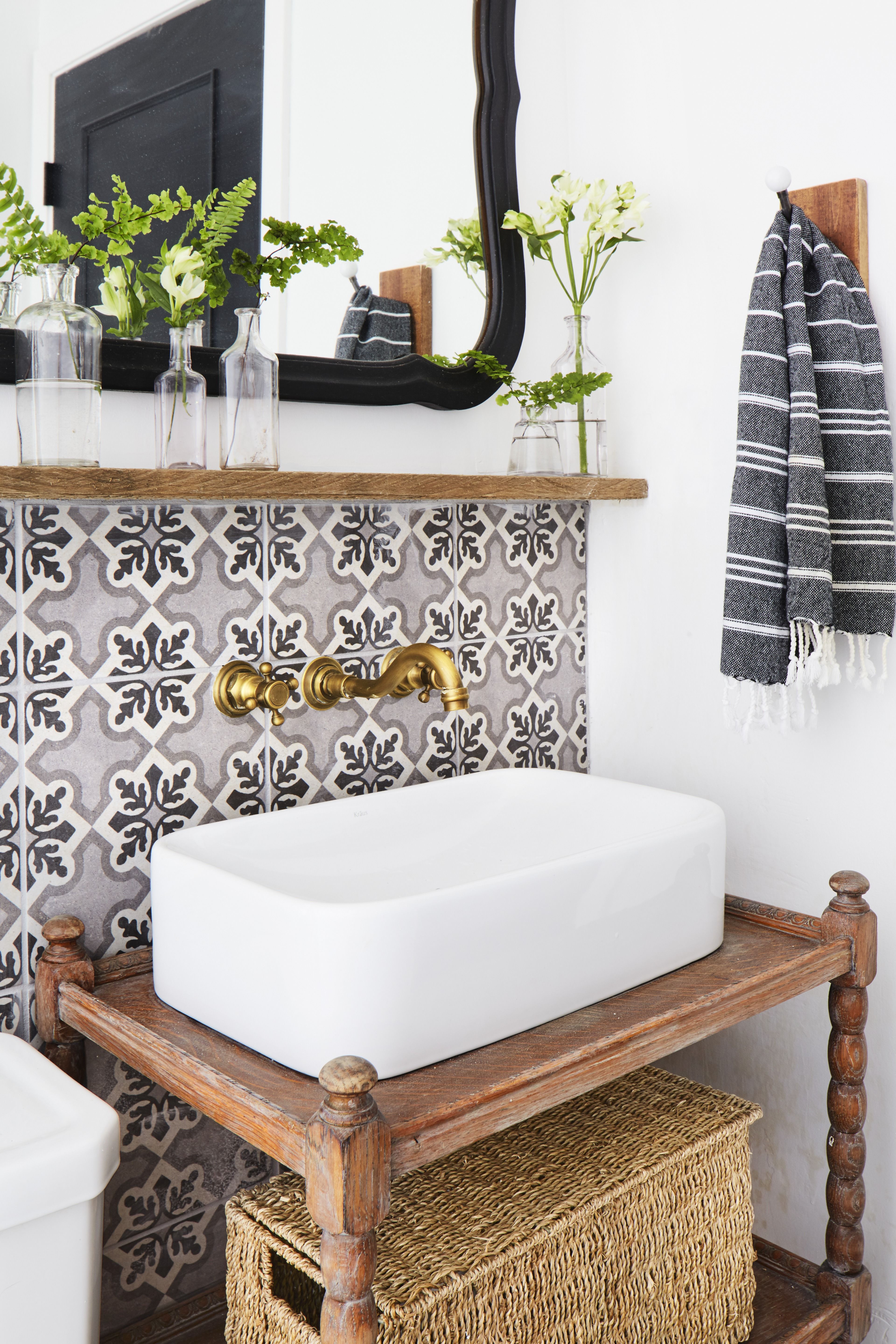 20 Half Bathroom Ideas Decor For Small Spaces - Small Half Bathroom Decorating Ideas