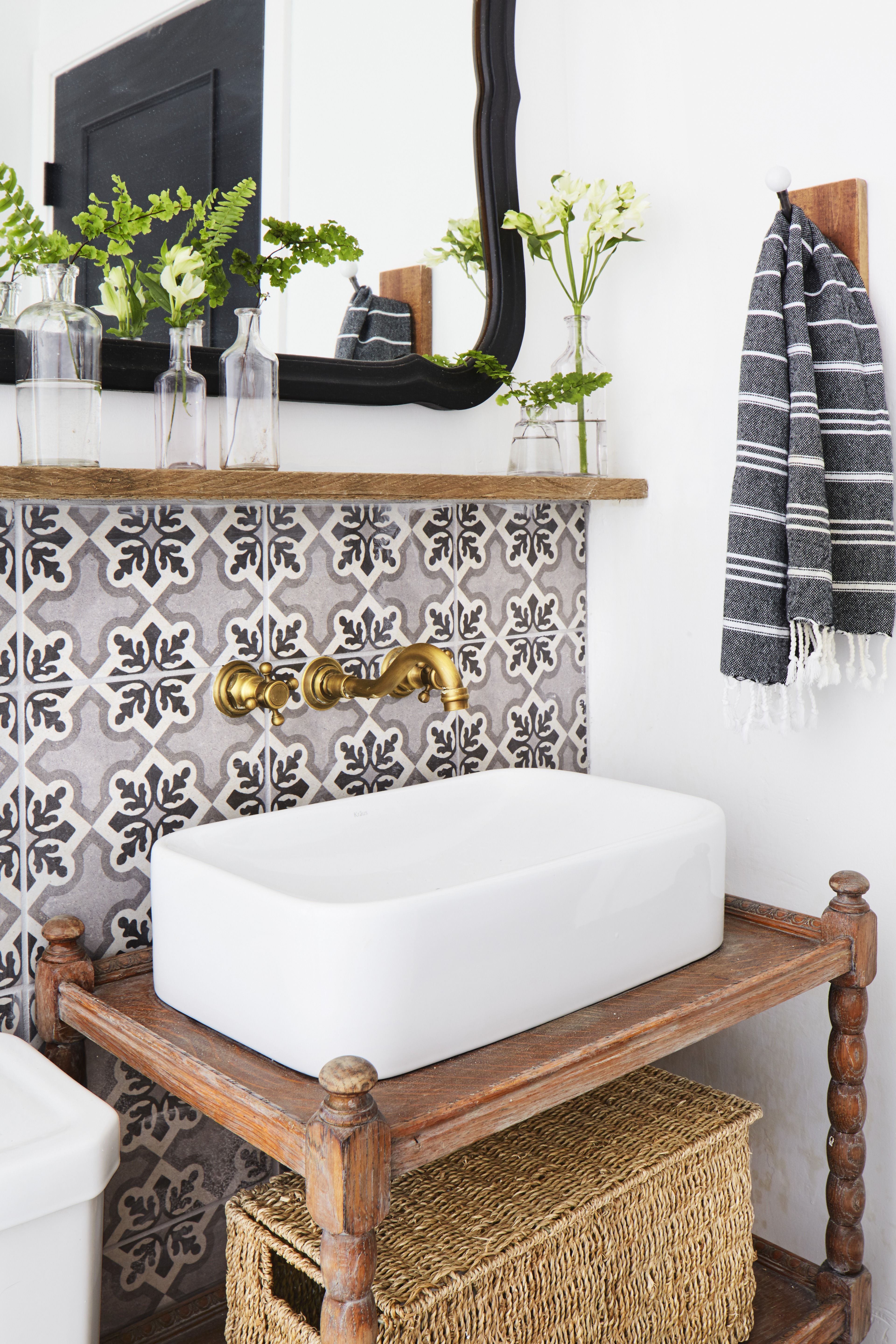 bathroom decorating ideas for half baths