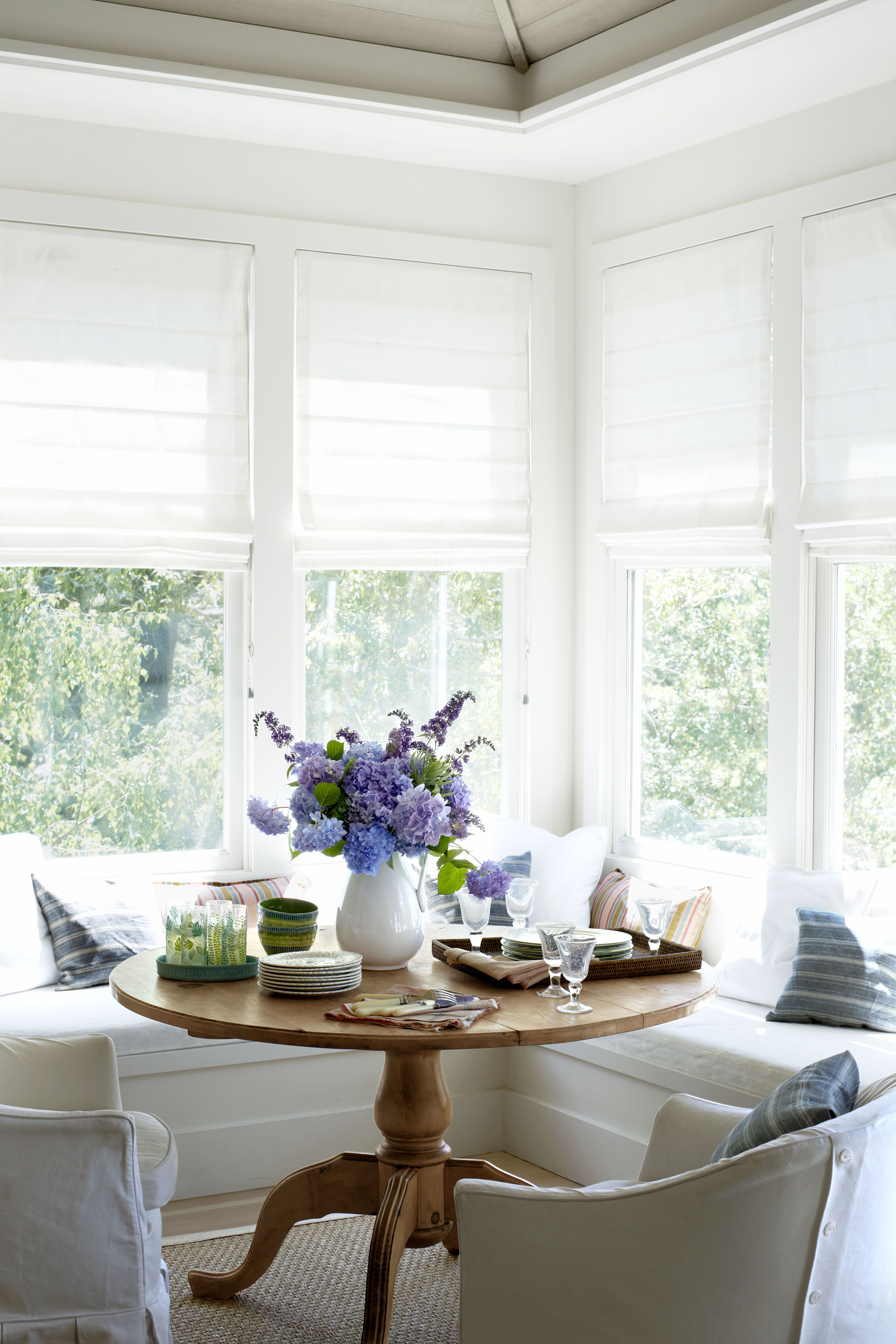 window bench dining table