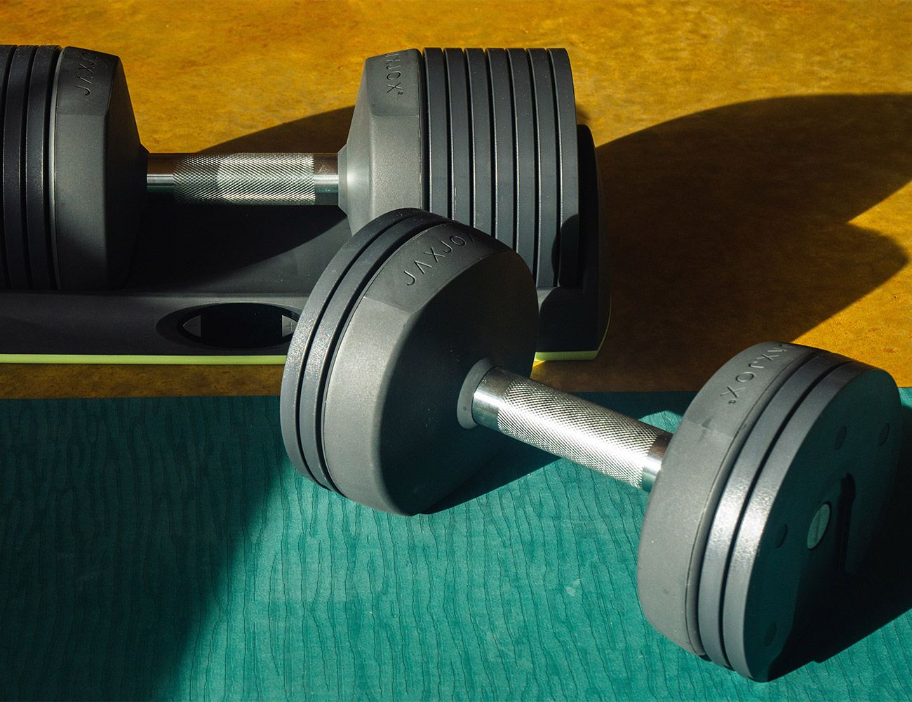 jaxjox - connected adjustable dumbbell - cool gray