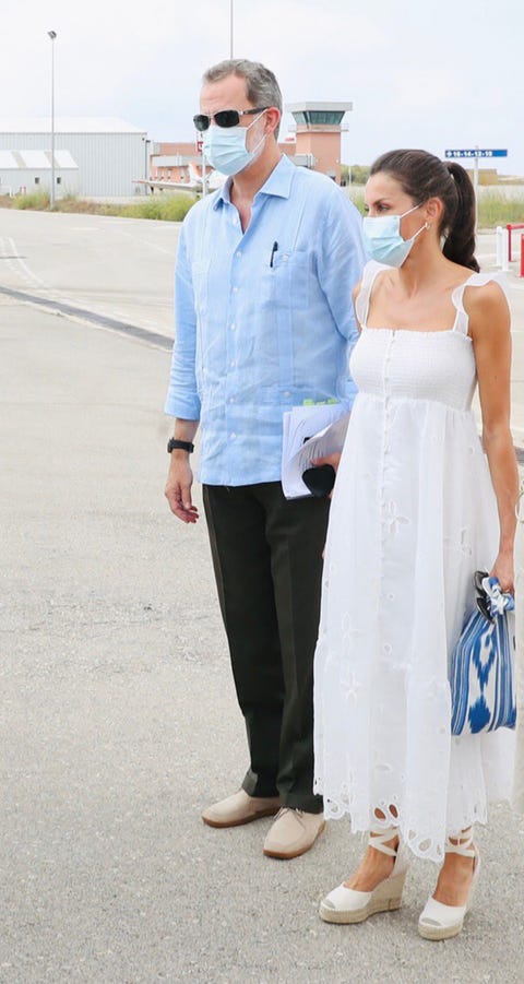 felipe y letizia en el aeropuerto de menorca el jueves 13 de agosto de 2020