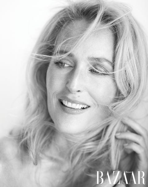 封面人物 看演員gillian Anderson透過訪談 分享於 王冠 中飾演柴 封面人物 看演員gillian Anderson透過訪談 分享於 王冠 中飾演柴