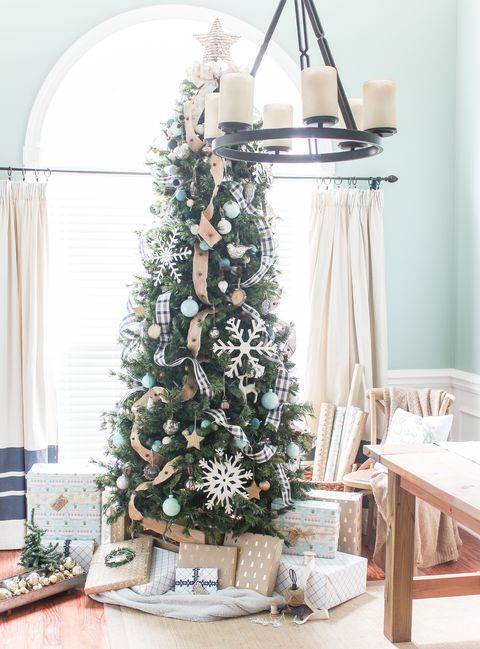 20 Brilliant Ways to Add Ribbon to Your Christmas Tree
