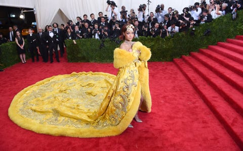 Rihanna at the 2015 Met Gala rihanna at the 2015 met gala