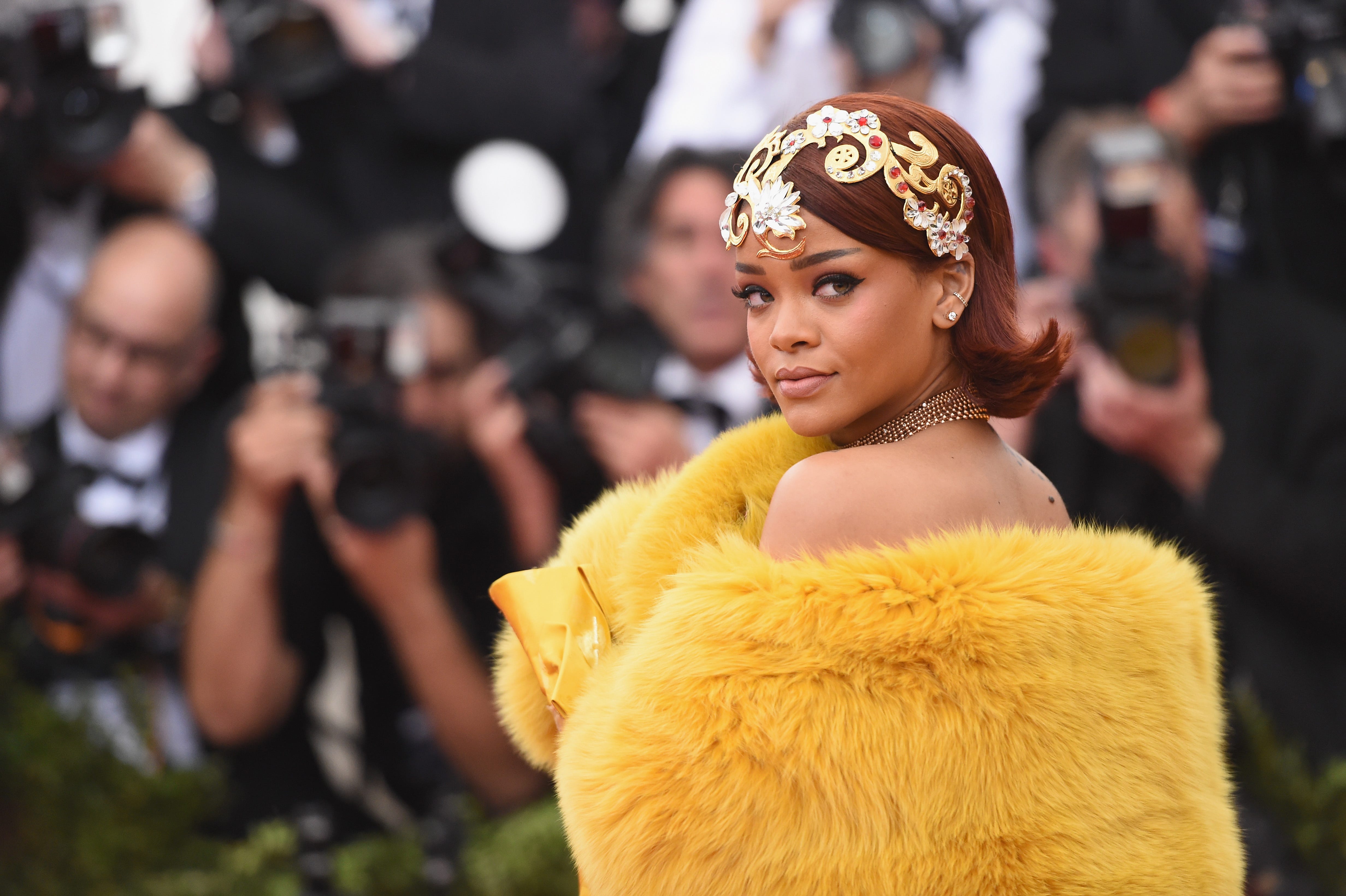 Rihanna Says She Struggled to Get Out of the Car at the 2015 Met Gala Because She Felt Like a ‘Clown’