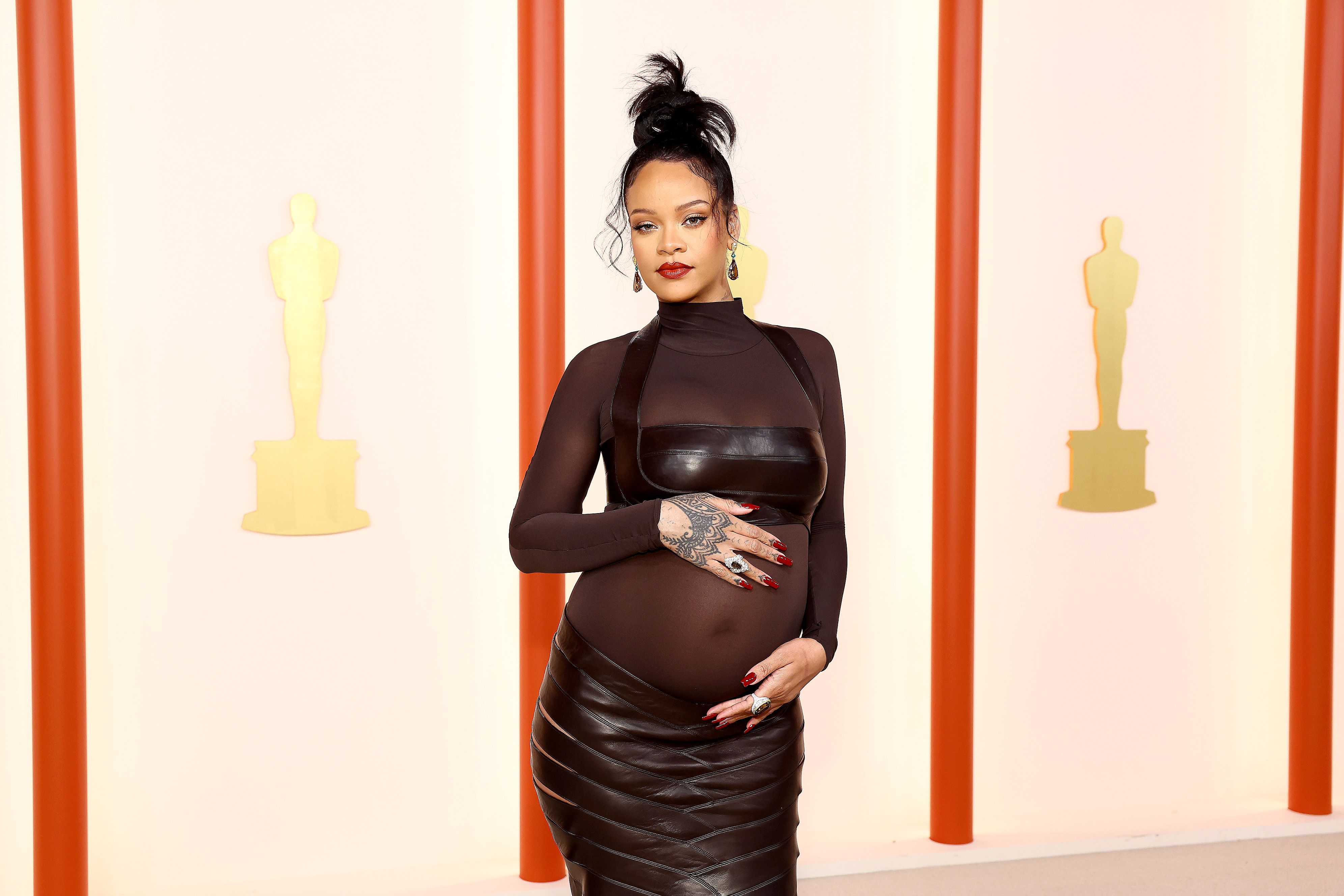 Oscars 2023: Pregnant Rihanna In Alaïa At The Oscars Red Carpet