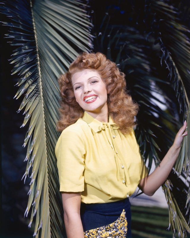 Los looks inolvidables de Rita Hayworth, la diva de Hollywood en los años 40