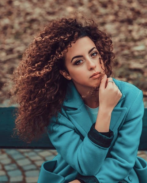 Los 100 cortes de pelo rizado más de moda de 2023 Los 100 Cortes De Pelo Rizado Más De Moda De 2023