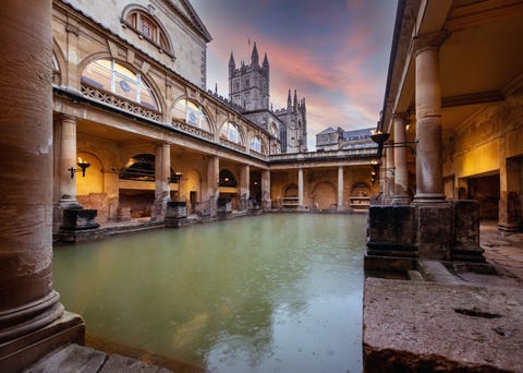 elle escapes bath