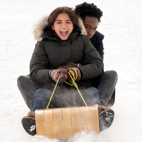 scéna z filmu Let it snow, dobrý výber upratovania pre najlepšie romantické vianočné filmy