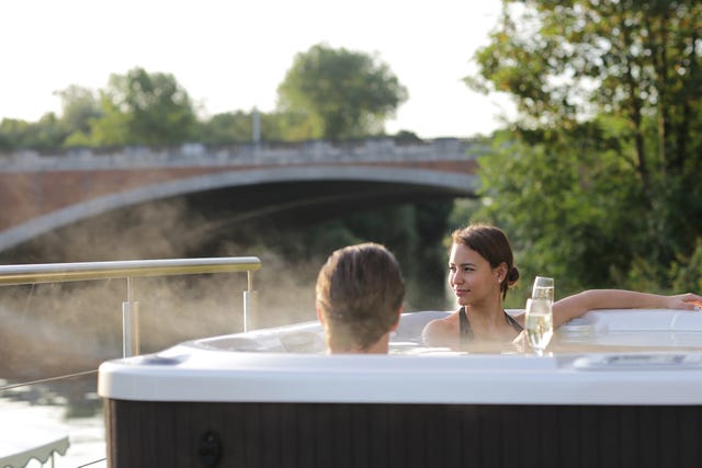 Best Romantic Weekend Breaks With Hot Tubs 2020