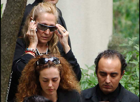 rosa benito, fidel albiac, rocio carrasco y fernando mohedano funeral vestidos negro rosa benito, fidel albiac, rocio carrasco y fernando mohedano emocionados en el funeral de rocio jurado