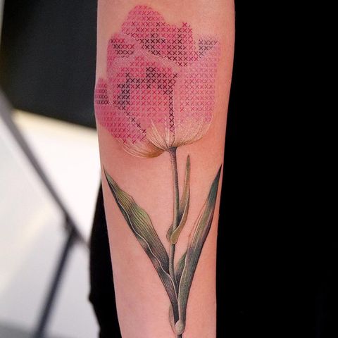 Tattoo, Shoulder, Skin, Arm, Joint, Leg, Flower, Human leg, Botany, Temporary tattoo, 