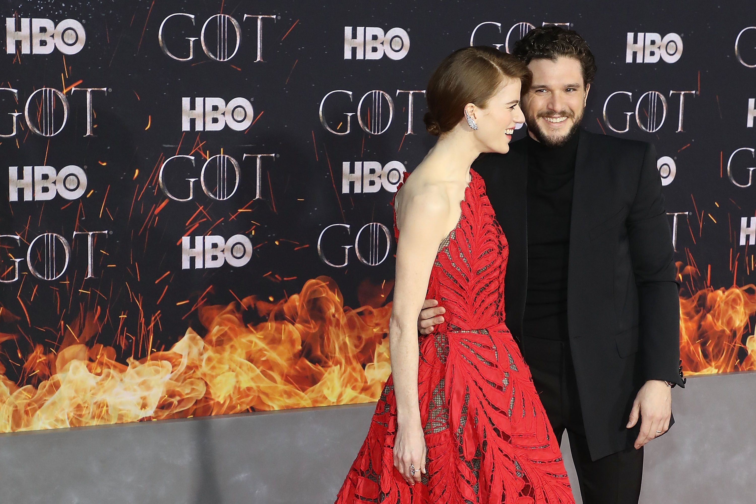 All Of Kit Harington And Rose Leslie S Pda At The Game Of Thrones