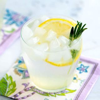 Food, Drink, Lemonade, Non-alcoholic beverage, Ingredient, Cocktail garnish, Fizz, Alcoholic beverage, Juice, Lemon-lime, 