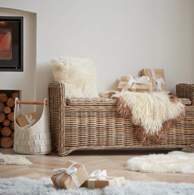 5 Easy Ways To Make A Minimalist Home Feel Festive At Christmas 5 easy ways to make a minimalist home feel festive at christmas