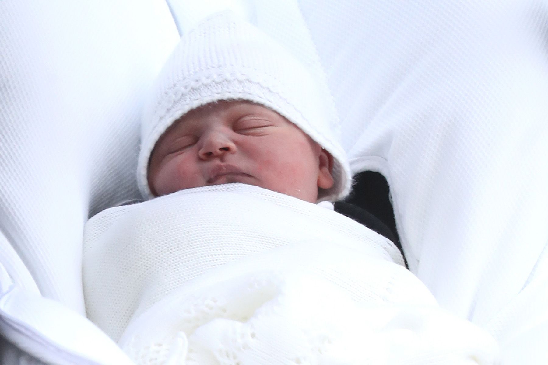 The Royal Baby Wore A White Knit Irula Bonnet Princess Charlotte S Baby Hat