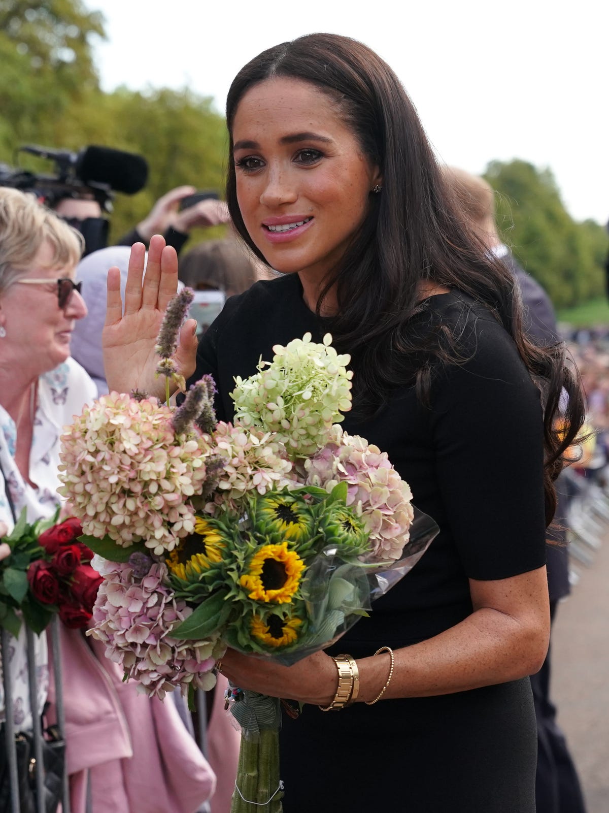 Mourner shares why she wanted hugged Meghan Markle: 