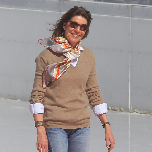 Carolina de Mónaco con 55 años llevó pañuelo que estrenó los 13