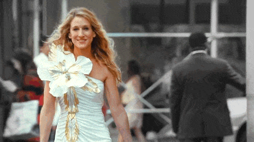 El Vestido Más Famoso De Carrie Bradshaw Ya Lo Había Llevado Whitney ...