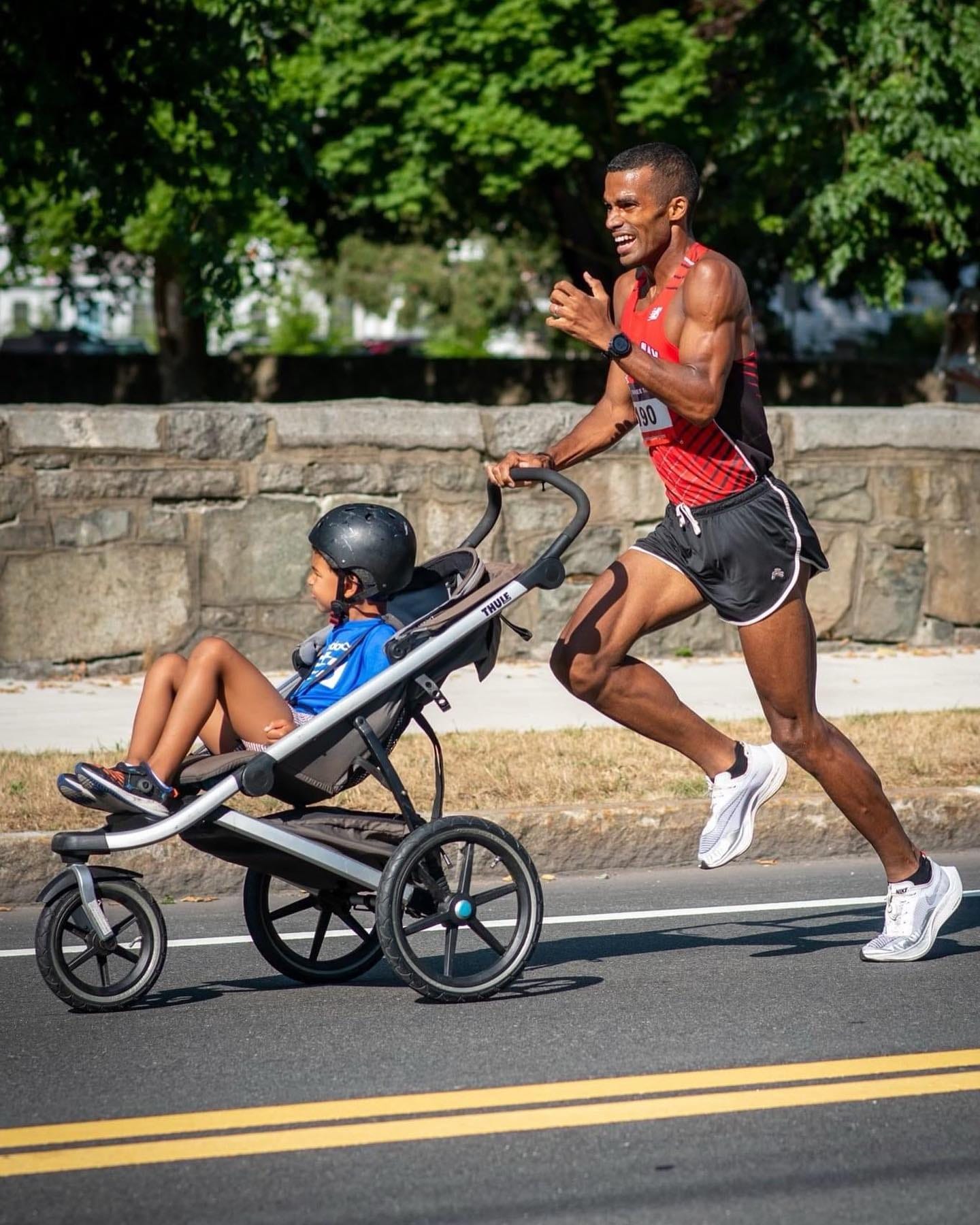 Dad Runs 4:32 Mile While Pushing His Son in a Stroller