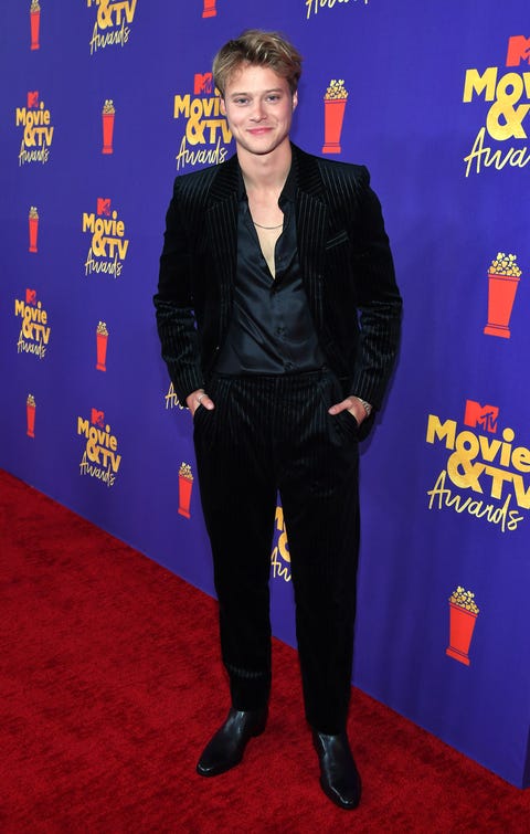 Here Are The Red Carpet Looks At The 21 Mtv Movie And Tv Awards