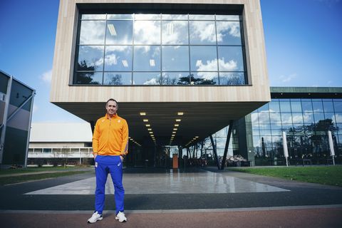 bart bennema staan papendal oranje outfit
