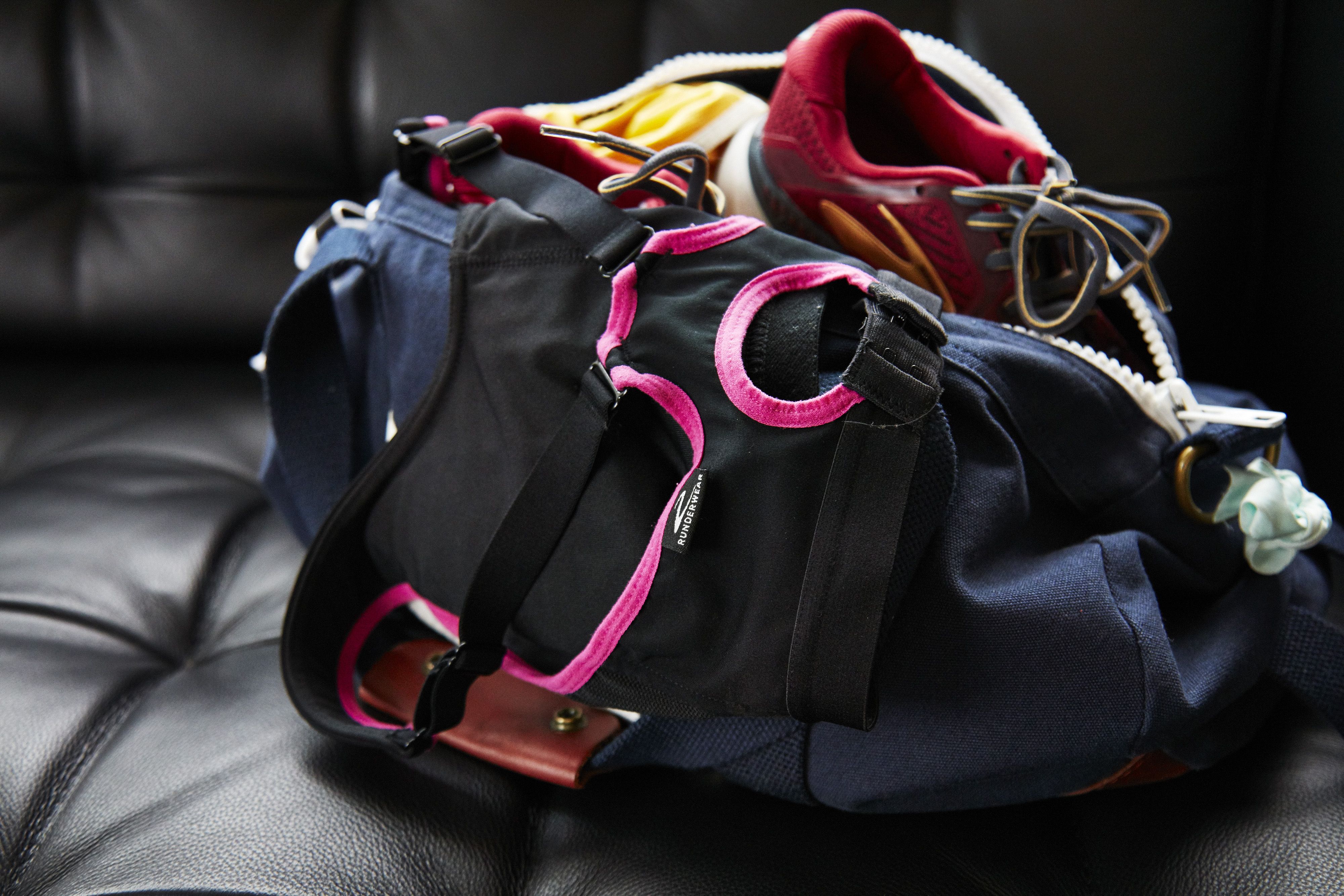 Duffel gym bag overnight travel bag,sport bag side mesh pocket adjustable strap 