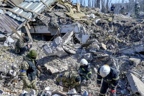 ukrainian soldiers and rescue officers search for bodies in the debris at the military school hit by russian rockets the day before, in mykolaiv, southern ukraine, on march 19, 2022   ukrainian media reported that russian forces had carried out a large scale air strike on mykolaiv, killing at least 40 ukrainian soldiers at their brigade headquarters