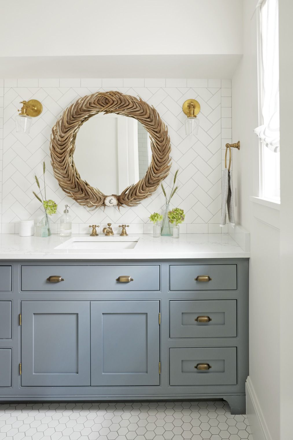 47 Rustic Bathroom Decor Ideas, Modern Country Bathroom Vanity