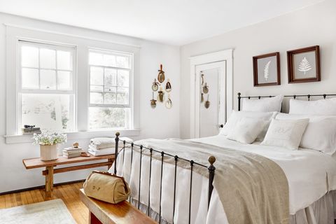 25 Rustic Bedroom Ideas, White Metal Bed Frame Decorating Ideas