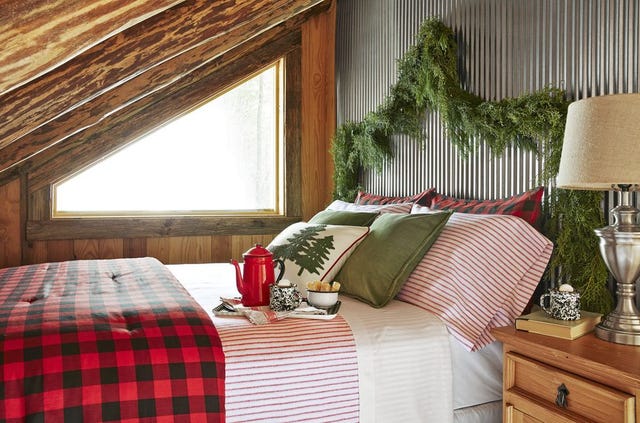 Holly Williams Tennessee Cabin - Christmas Decorating Ideas