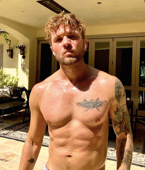 Ryan Philippe Shows Off Abs In Shirtless Quarantine Thirst Trap