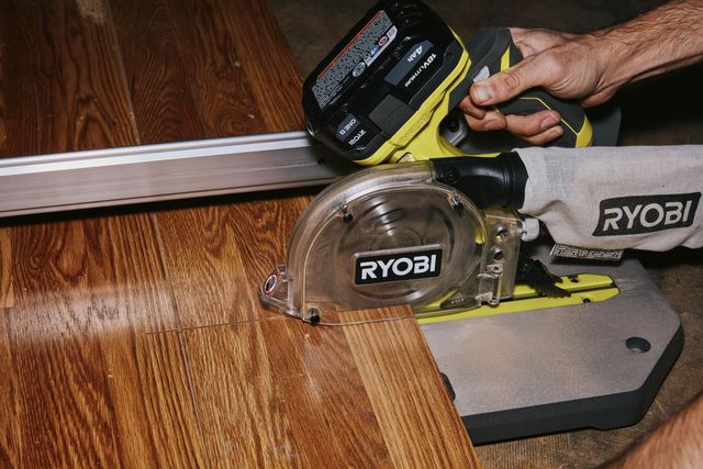 roybi laminate flooring saw in use