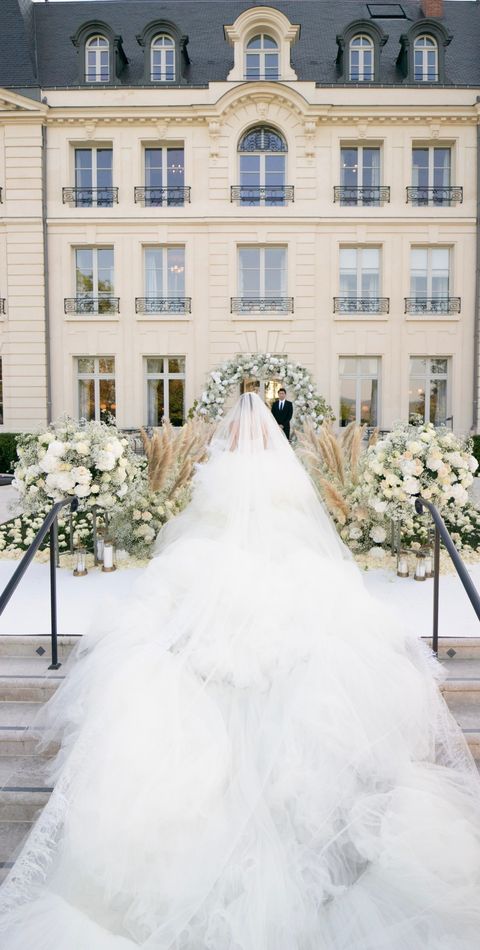 netflix 實境秀《璀璨帝國》cherie 身穿nicole felicia在巴黎拍攝的甜蜜婚紗照