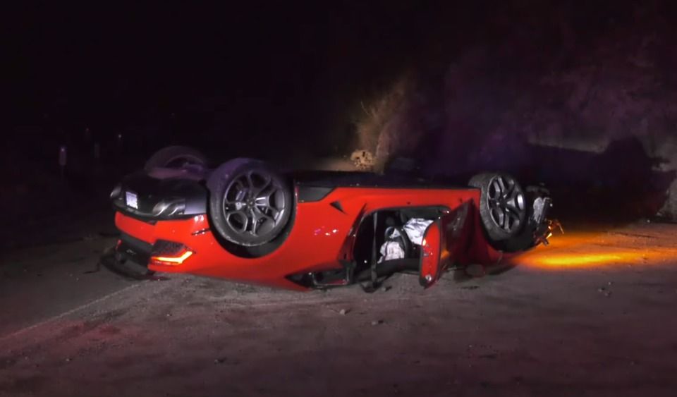 Abandonan este Lamborghini Huracán tras volcarlo en la autopista