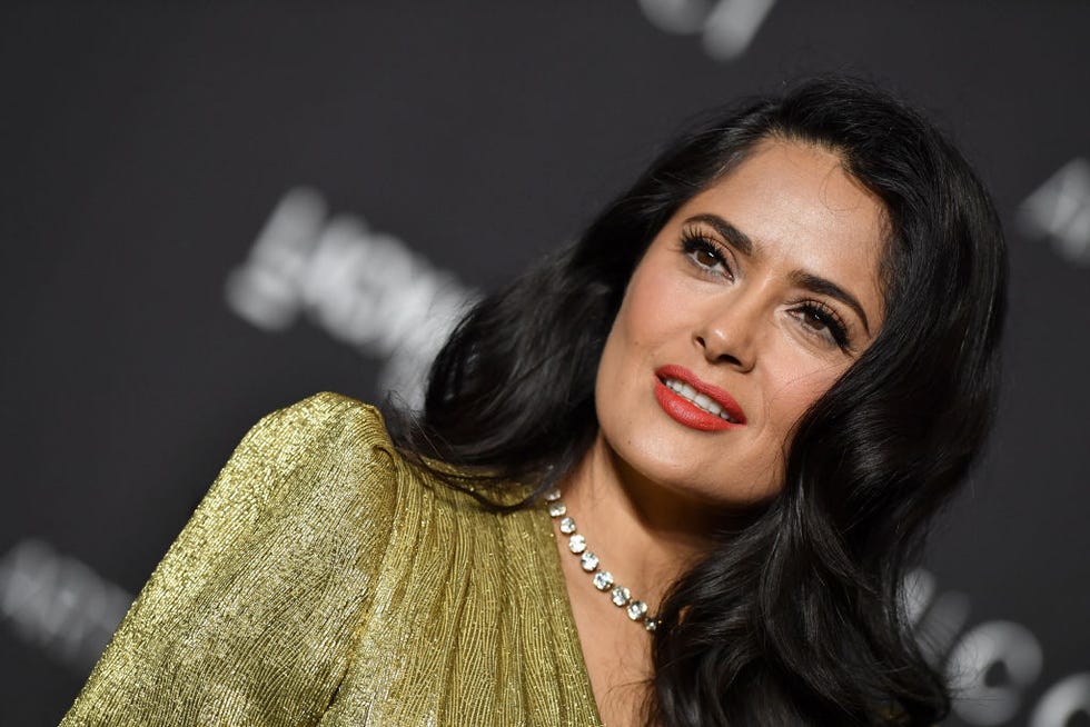 Así Se Ha Mostrado Salma Hayek Luciendo Sus Canas Salma Hayek Muestra Con Orgullo Su Pelo Canoso 