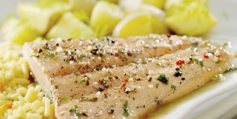 Pescado al microondas Salmón cocinado al microondas.