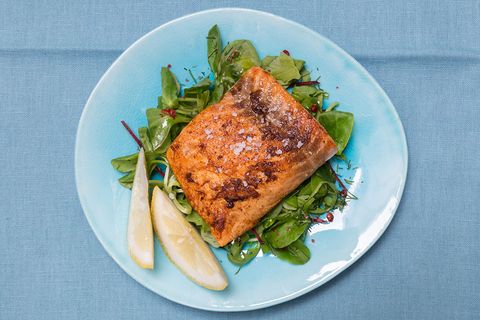 Salmon with mixed greens and lemon